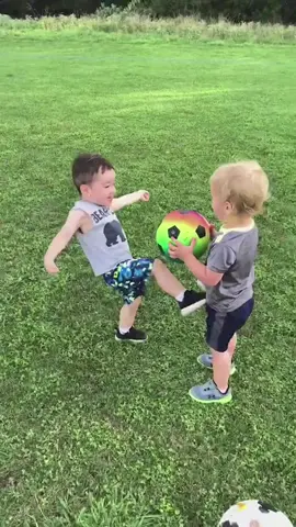 Kid football failure ⚽️🤣 #baby #kids #football #fail #fyp #foryou #tiktok 