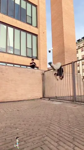Have you ever seen a funnier parkour fail than this,double click to save 🤣🤣🤣#funnyvideo #funnyvideo #parkour #funnyfail #bike #fpy 