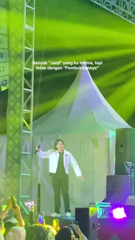 Masih dengan konsernya @Maulana Ardiansyah #fyp #bukantaksudi #pestarakyat #konser #maulanaardiansyah 