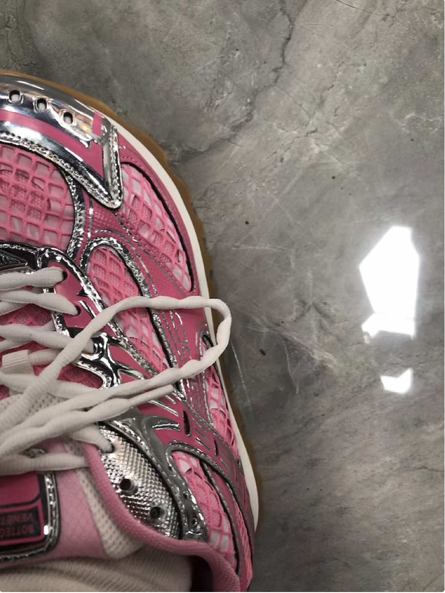 The temptation of pink#display #fashio #pink #shoes #flashlight 