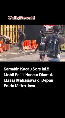 SORE INI ‼️ Mobil Polisi Hancur diamuk Massa Mahasiswa di Depan Polda Metro Jaya #demo #dpr #brimob #foryou 