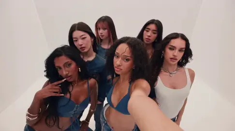@KATSEYE better in denim right? Shop gap.com now! And maybe you’ll be just like them 😉 #katseye #katseyedenimjeans #Gap #GAPAUSTRALIA 
