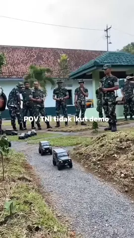 video lucu TNI kita, rakyat bangga punya seperti kalian daripada kayak disebelah😄,TNI UNTUK RAKYAT #fypシ #pov #tniindonesia🇮🇩 #trending #viral 