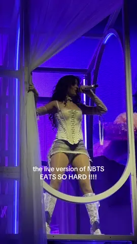 the guitar YUP YUP #camilacabello #yoursctour #yoursctourmelbourne #camilacabellomelbourne #camilacabelloedit 
