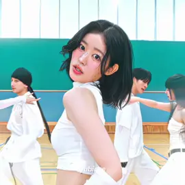 OH YUBIN🧎🏻‍♀️‍➡️ dear Yubin, you’ll always be “famous”🫶🏻 we can see Yubin with different hairstyles, every style suits her well😍 . { @ARTBEAT } . [ #artbeat #yubin #artbeatyubin #dancecover #fyp ]