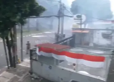 lagi liat live streming kompas malah fokus ke 4 sekawan. keren lu semua bang!👏 #demo
