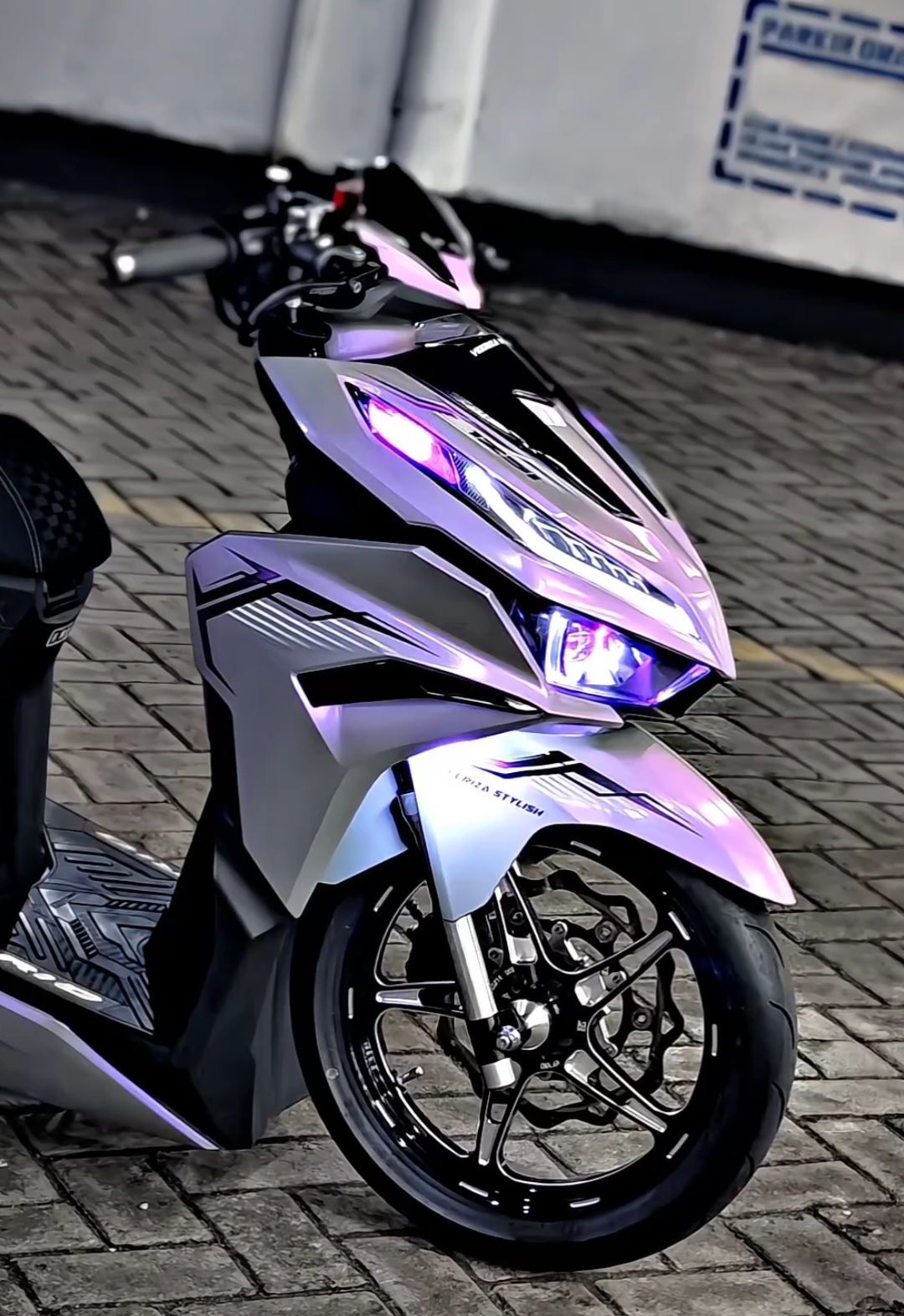 kalo view malem gini rame gak ya 🥹 . . . #varioblitar #vario125new 