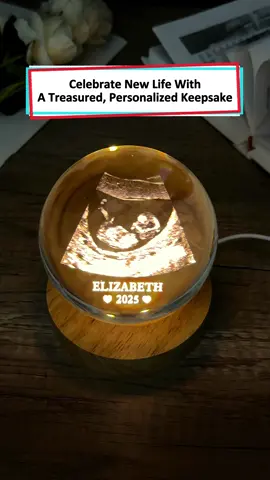 A personalized crystal globe lamp to light up your baby’s first photo. A perfect gift for a new mom-to-be! 💖✨ #wanderprints #personalized #gifts #newmom #momgift
