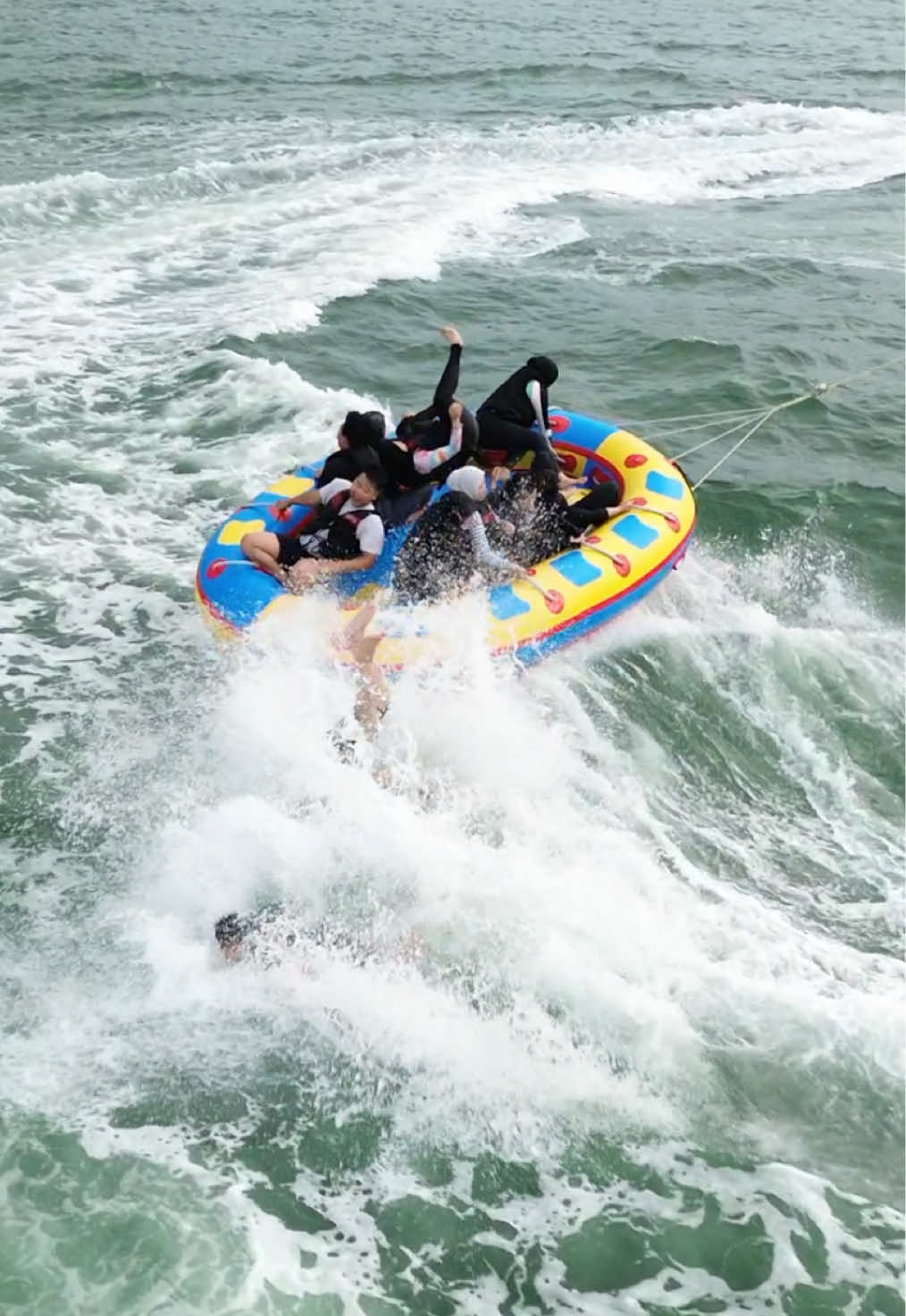 Yuk cobain wahana donat yang viral ini,dijamin bikin badan sehat dan kuat😂😂yuk buruan boking dari sekarang,info lebih lanjut hubuno wa : 0857 2248 9175#watersport #watersportpangandaran #pantaitimur #masukberanda #fyp 