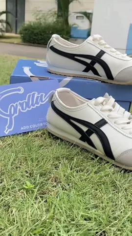 Sepatu olahraga ter ketcehhhh!!!!🤍#corollashoes 