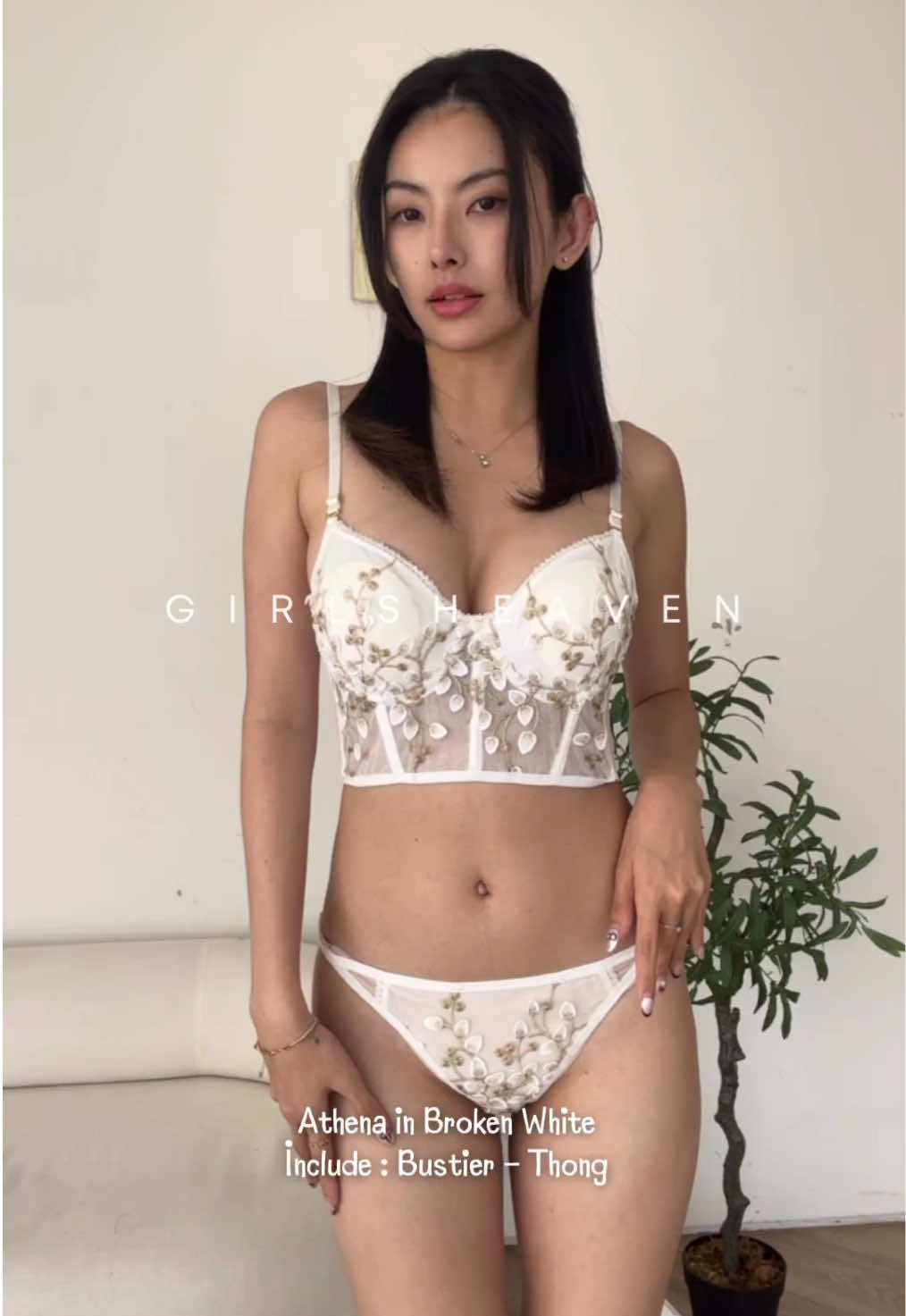 Set bustier & thong super cantikk beb, kalo kalian suka ootd one set satu ini cocok buat kalian nih😍🔥  #oneset #bustier #bajudinasmalam #bestseller #produkviral 