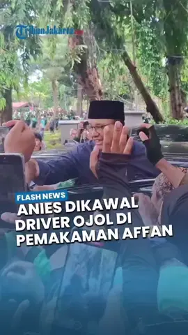 Anies Baswedan Dikawal Driver Ojol saat Tinggalkan Makam Affan Kurniawan di TPU Karet Bivak JURNALIS VIDEO | ELGA HIKARI Anies Baswedan dikawal para driver ojek online saat berjalan dari makam Affan Kurniawan menuju mobilnya di TPU Karet Bivak, Jakarta Pusat. Para driver ojol juga bergantian menyalami Anies. Sumber: Tribunjakarta.com
