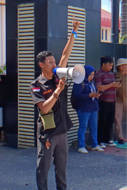 Demo GRIB JAYA Dumai di depan Polres. #gribdumai #ojolviral #demodpr 