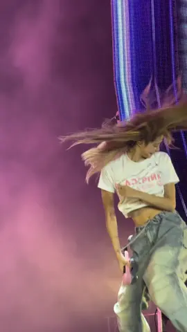 #lisa #rosé #blackpink #chaelisa #jump 