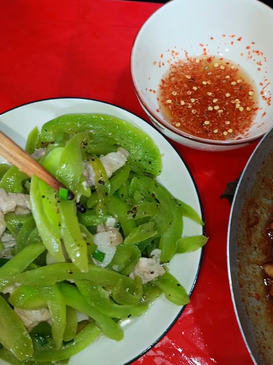 bữa cơm sáng thịt heo xào khổ qua Tây và thịt heo kho tiêu #master2023bytiktok #LearnOnTikTok #ancungtiktok #vanhau1993 #lamnong 