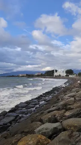 Badai di sertai angin kencang di pantai Padang sore hari ini.  #padang #pantaipadang #fyppppppppppppppppppppppp #badai #anginkencang 