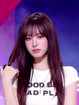 The camera work was making laugh the whole time lol #IVE #아이브 #kpopfyp #liz #리즈 