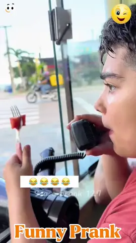 police siren prank 😅 #scareprank #scarecam #scared #scarytiktoks #for #foryou #funny #prank #prankvideo #funnyvideos #funnytiktok #funnymemes #hahahaha 