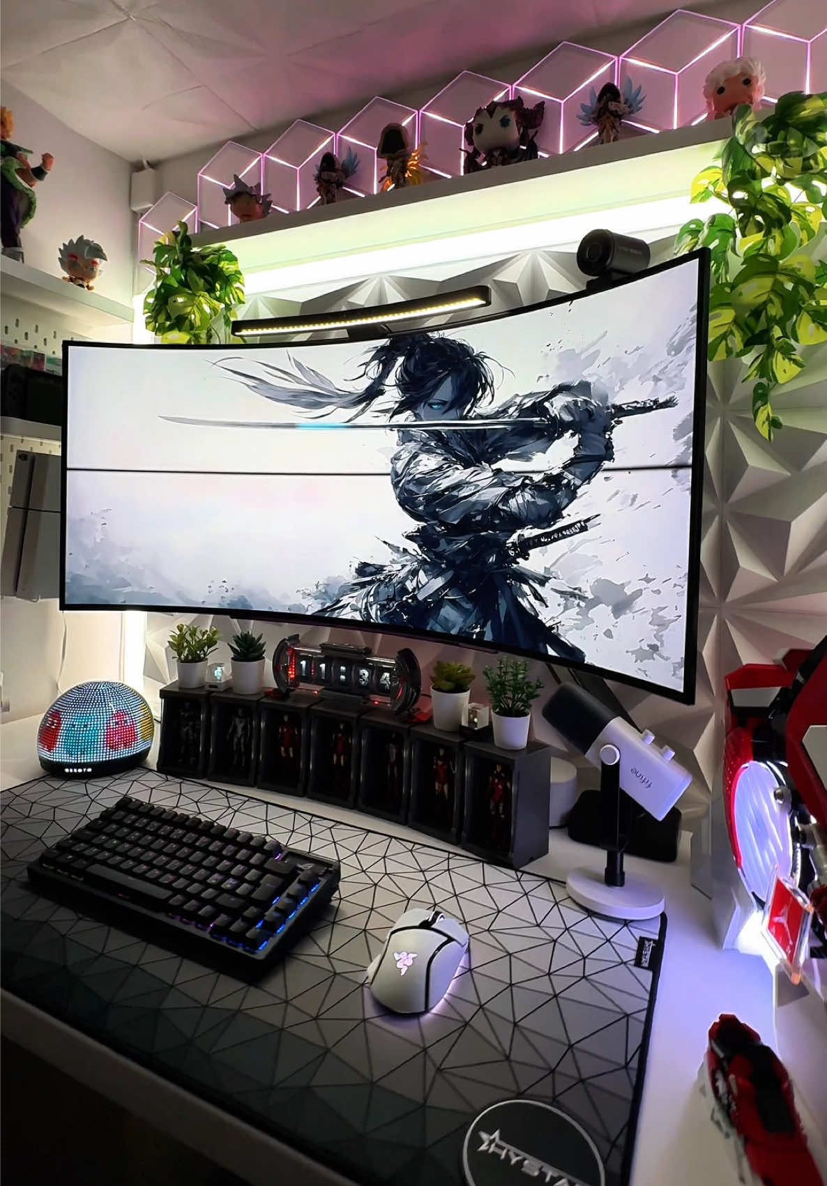 Happy Friday!🤩🫶🏻🤍   #GamingSetup #pcsetup, #techreview #gaminglife #setupinspo