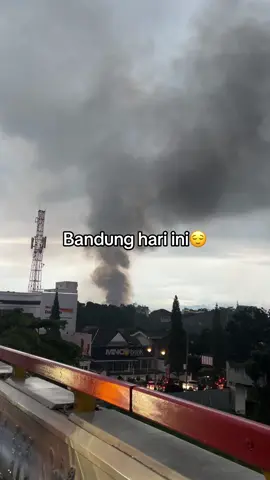 dikira bakar ban ternyata gedung nya yg di bakar😭#dprbandung #dpr #bandung 