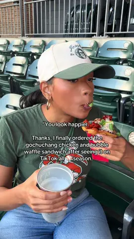 Did we win?? I don’t know. Was the food good? Yes. #gochujangchicken #chicagofoodie #mlbfoodie #bubblesandwich #whitesoxgame 