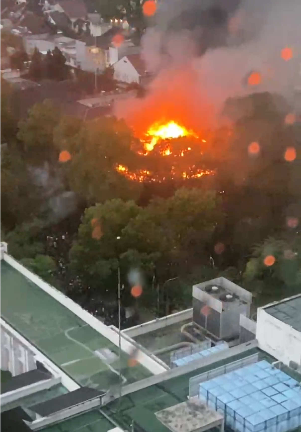 Rumah Dinas sekitar Gedung DPRD Dibakar. #demo #bandungmenyala🔥🔥🔥 #bandung