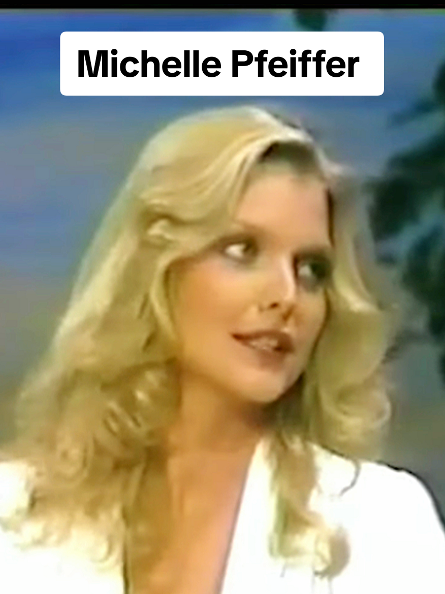 August 1st 1980- A young Michelle Pfeiffer charms Johnny Carson while a star studded couch looks on including Sammy Davis Junior..Miss Pfeiffer explains how she got into acting and discusses her fame and the road she took.. #michellepfeiffer #prettywoman #foryou 