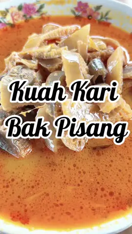 Kuah Kari Bak Pisang Bahan: 3 batang pohon pisag (diambil dalamnya) 4 butir kelapa ( diambil santan) 2 siung bawang merah 2 siung bawah putih Secuil jahe 2 batang Serei 1 lembar daun pandan 2 batang daun kari 5 lembar daun salam 5 biji gapulaga 5 biji bunga lawang Kayu manis secukupnya Minyak secukupnya Udang sesuai selera Garam secukupnya Bahan Bumbu: 4 siung bawang putih 5 siung bawang merah 10 biji cabe merah 1/2 ons cabe kecil 1 batang kunyit Jahe secukupnya 5 sdm ketumbar 1 sdm merica 1/2 butir anak pala 1 sdm jintan 1 centong kelapa halus 4 sdm kelapa gonseng 7 biji cabe kering 5 butir asam sunti Note: untuk bumbu tambahan beli jadi sama dengan resep di atas ya, dalam video aku tambahkan bumbu jadi karena bikinnya porsi banyak. #masak #masakaceh #masakan 
