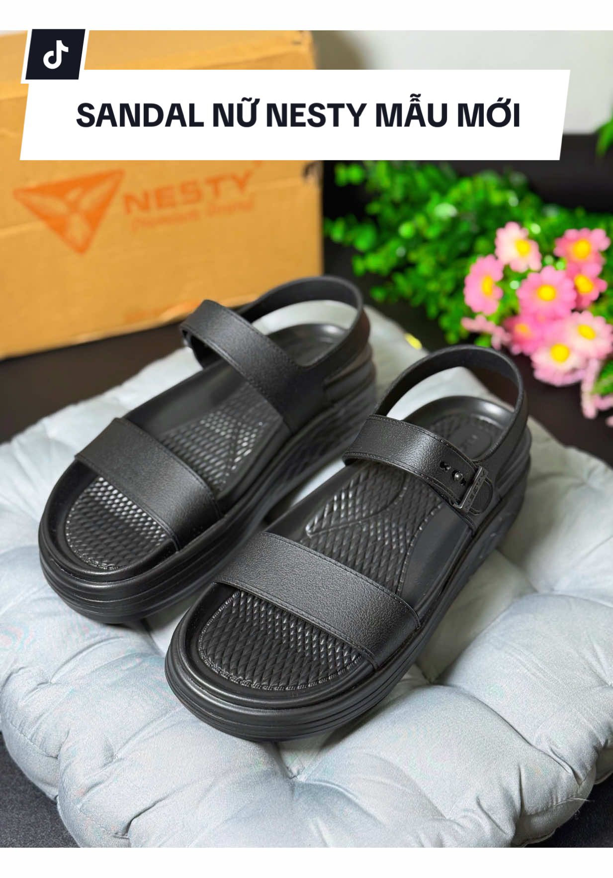 Giày sandal nữ Nesty vừa mới ra mắt, thiết kế đơn giản basic mà dễ mang lại rất nhẹ êm và bền nha #nesty #sandalnesty #sandalnu #giaysandal #review