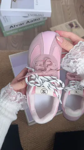 Giày thể thao nữ nhẹ mềm êm #giaythethao #giaysneaker #giaydep #giaynu #tiemgiaycuanang 