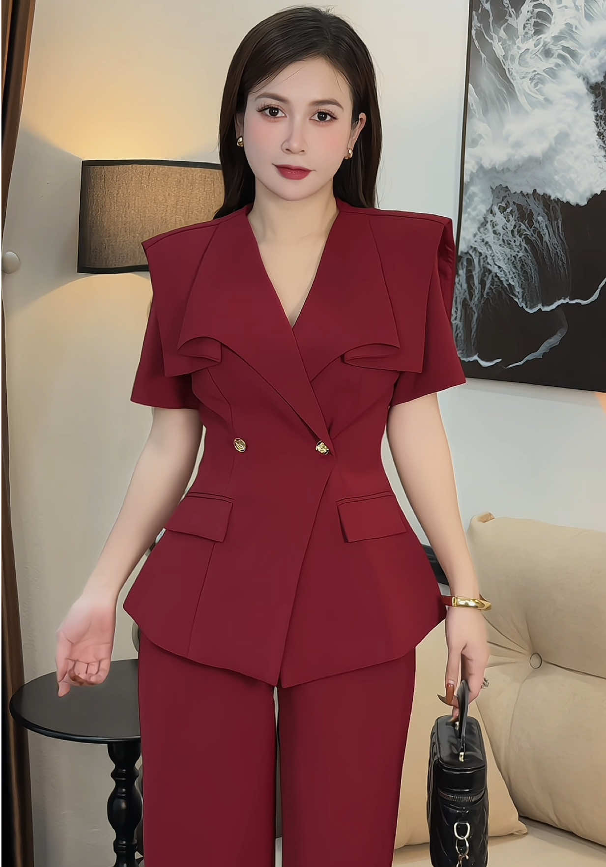 Đỏ quyền lực, trắng da lắm 🥰 #xuhuong #lyna_vaythietke #setdep 