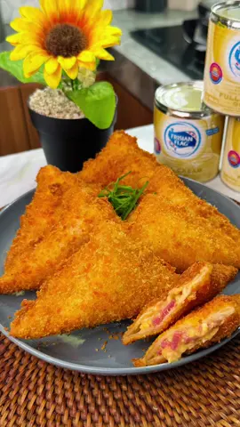 Roti Goreng naik kelas 🥰 Yuk, kita bikin Roti Goreng spesial yang Creamy dan Nikmat!  Bikinnya simpel, tapi rasanya 🤤🤤 Kunci spesialnya, aku pakai Frisian Flag Susu Kental Manis Full Cream Gold, yang dibuat dari susu segar, mengandung 9 vitamin & 5 mineral, yang bikin Roti Gorengnya jadi creamy, nikmat, dan bernutrisi! 💙 Yuk, recook resepnya dan beli produknya! #FrisianFlag #FFSKM #susukentalmanis #NikmatdanBernutrisi
