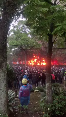 gedung mesdandpr kota bandung di bakar oleh pendemo #pendemo#demo#dprkotabandung#