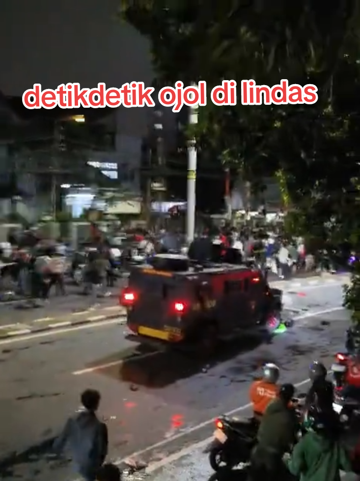 detikdetik ojol (iffan kurniawan)di lindas pake mobil barak tenk #iffankurniawan #ojol #ojoldilindas #demodpr #fyppppppppppppppppppppppp 