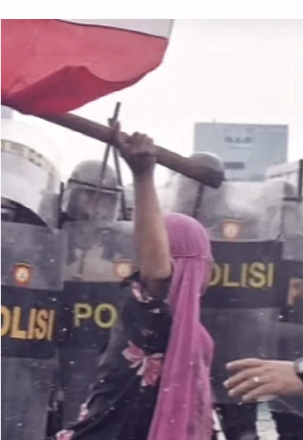 demo tahun ini bersama ras terkuat di muka bumi ini🔥😍👏🏻 #demo #dpr #polisiindonesia #ojol #storydekovis26 