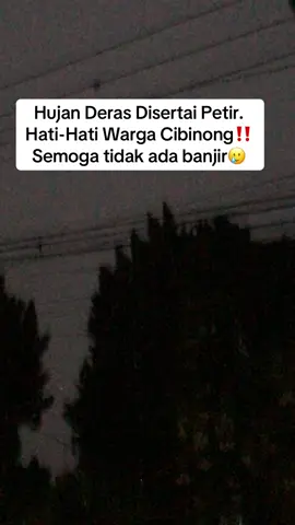 Hujan Deras Disertai Petir. Hati-Hati Warga Cibinong‼️ Semoga tidak ada banjir🥲 Daerah mana saja yang hujan deras? Tulis dikolom komentar yaa👇🏻 🎥Halocibinong #halocibinong #kabupatenbogor #cibinong #kabbogor #cibinongcity   