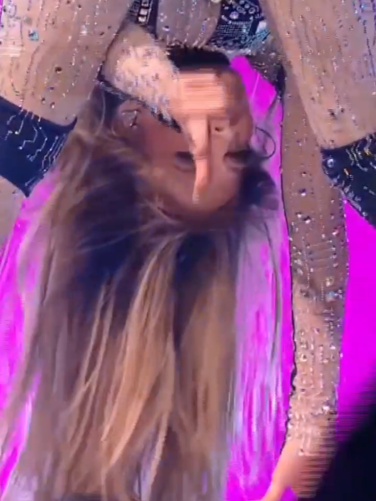 Jennifer Lopez on stage going wild 😖😌#jenniferlopez #jlo #jeniferlopez 