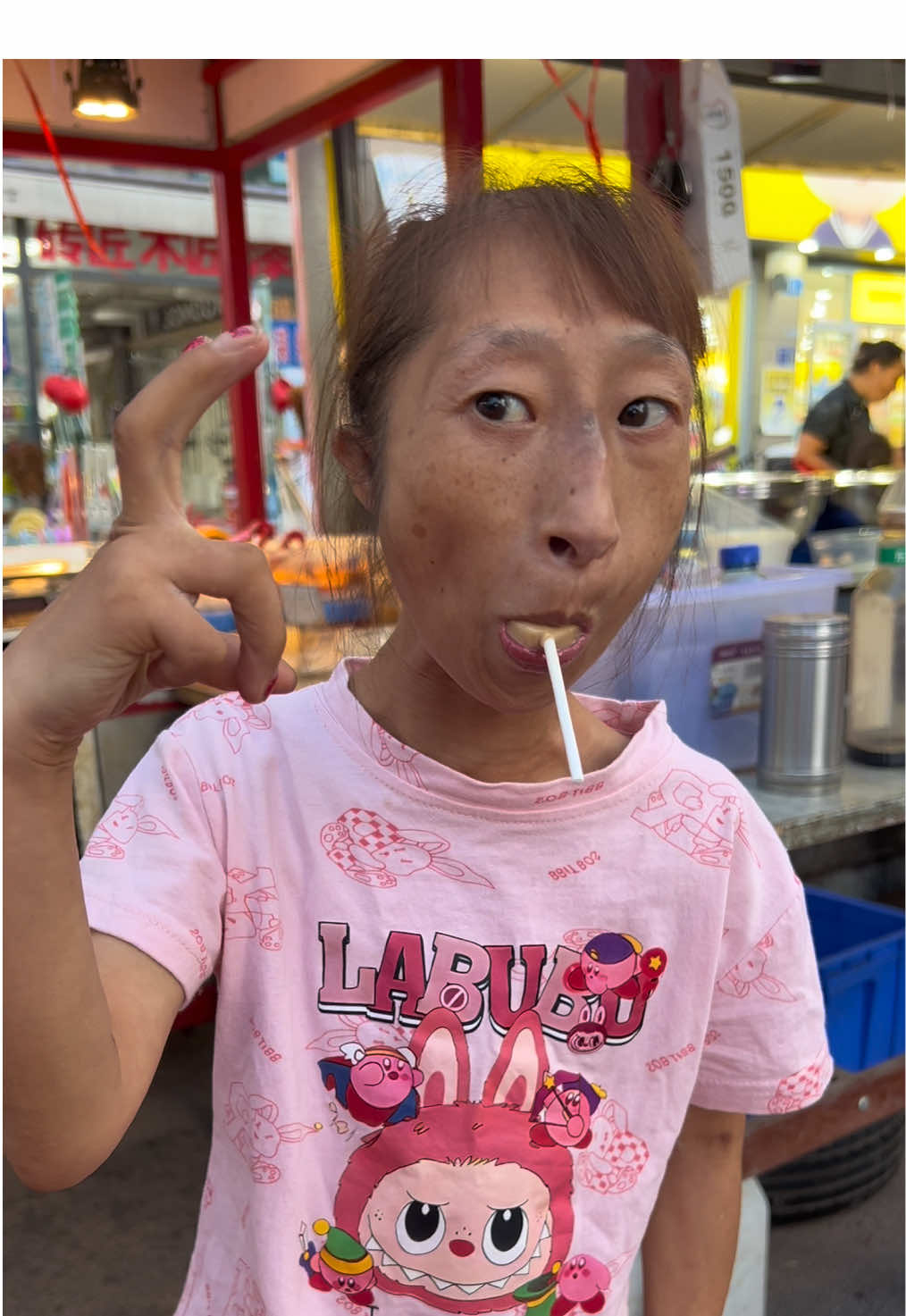 Little cousin, how much do you love to eat lollipops🍭? Follow me to sell vegetables every day. It's hard for you.#熱門推薦 #熱門 #原創 #魔法泥巴 @抖音小助手 @xiaoxiao魔法泥巴 @like xiaoxiao 