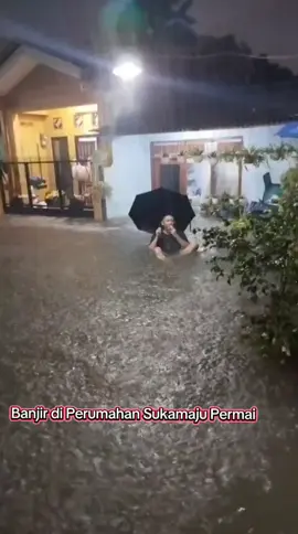 Hujan deras melanda Depok, Jumat 29/08/2025 menyebabkan banjir. Salah satunya di perumahan Sukamaju Permai #banjir #depok #hujan #sukamajupermai #perumahan @Pemerintah Kota Depok @Supian.Suri 