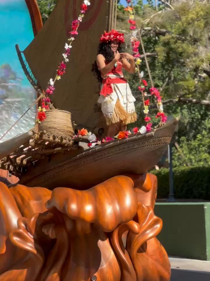 Moana 🌊⛵️🌀🥥#Disney #disneyland