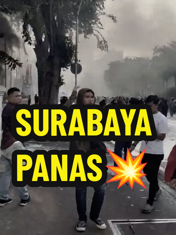 Surabaya Panas #demo #polisi #rakyat #mahasiswa 