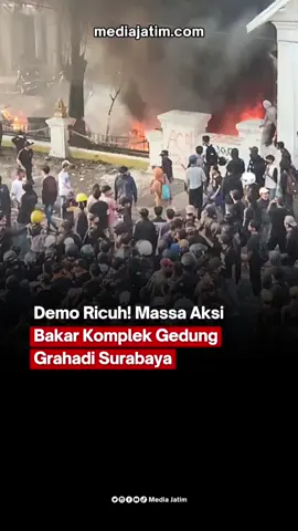 Aksi demonstrasi solidaritas yang digelar ribuan warga di kawasan Gedung Negara Grahadi, Surabaya, pada Kamis (29/8/2025) berubah menjadi kerusuhan massal setelah berlangsung damai selama beberapa jam. Demo bertajuk 