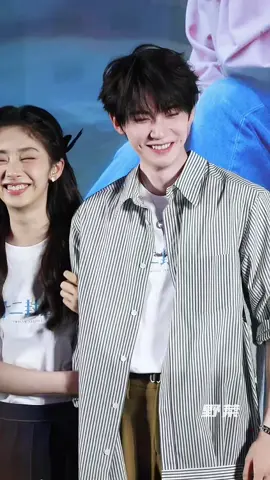 ซีรีย์ออนแล้ว ไปดูกันนน  💌 Twelve Letters | เรื่องราวของถังอี้สวินได้เริ่มต้นขึ้นแล้วทุกคนพร้อมไปย้อนเวลากันหรือยังคะ 📺:  EP1-EP3 (VIP) EP4 (Express) ⏰: เวลา 17:00 น.(ไทย) 🗓️: #จดหมายสิบสองฉบับ  รับชมพร้อมซับไทยได้ทาง WeTV #ZhouYiran #โจวอี้หราน #周翊然