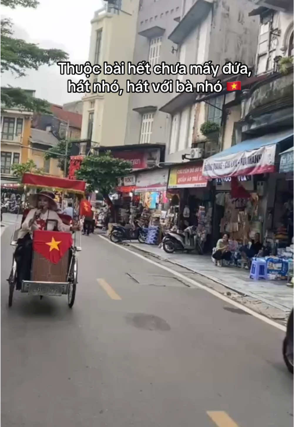 Video chất lượng thấp, bà chất lượng cao 🇻🇳🇻🇳🇻🇳  #nhucobachotrongngayvuidaithang #vietnamhochiminh #hanoi #xhtiktok #viral