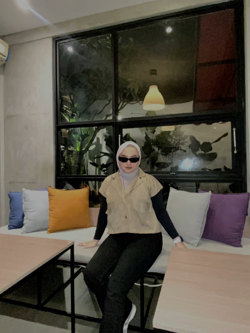 #CapCut  besok2 gaboleh berlebihan lagi ya🤪 #jj  #fyppppppppppppppppppppppp  #outfit  #cegil 