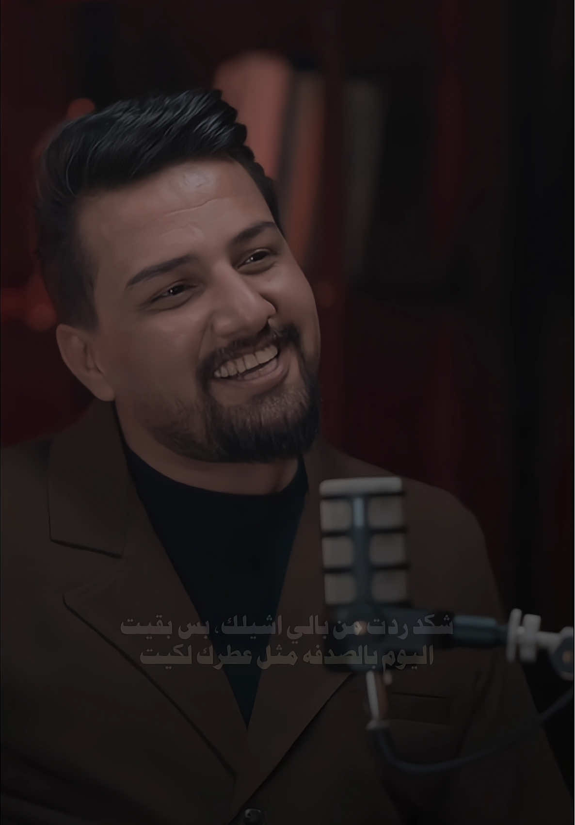 إليوم بالصدفة مثل عطرك لگيت حاولت بس ماكدرت الزم عبرتي  بهوسة السوگ وبچيت   ! . . . . . . . #احمد_المرشدي  #الشاعر_احمد_المرشدي  #اليوم_بالصدفة_مثل_عطرك_لكيت