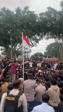 demo chaos depan polresta magelang oleh masyarakat dan ojol #demo #polrestamagelang #ojolviral #magelang #dpr 