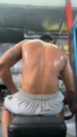 Mn có thể tham khảo bài cơ lats  này cùng mức tạ phù hợp nhé #gym #GymLife #thethao #suckhoe #donglucgym 