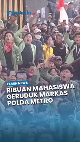 Markas Polda Metro Jaya Digeruduk Ribuan Mahasiswa, Massa Aksi Minta Bertemu Kapolda Irjen Asep Jurnalis Video | Annas Furqon Hakim Massa mahasiswa merangsek masuk ke Markas Polda Metro Jaya, Jumat (29/8/2025). Massa yang berjumlah ribuan orang itu masuk melalui gerbang di Jalan Jenderal Sudirman, Jakarta Selatan, sekitar pukul 15.55 WIB. Sumber: TribunJakarta.com