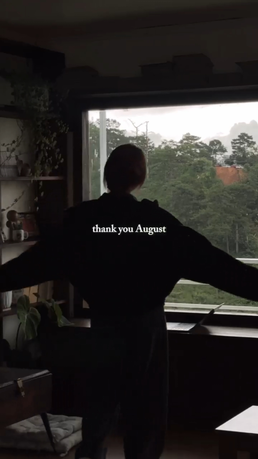 #CapCut Thank you August, I'll see you again... #templatecapcut #templatenuy #qoutes #thankyouaugust #augustdump2025 #welcomseptember #viral #7clips #fyp #aesthetic #trending 